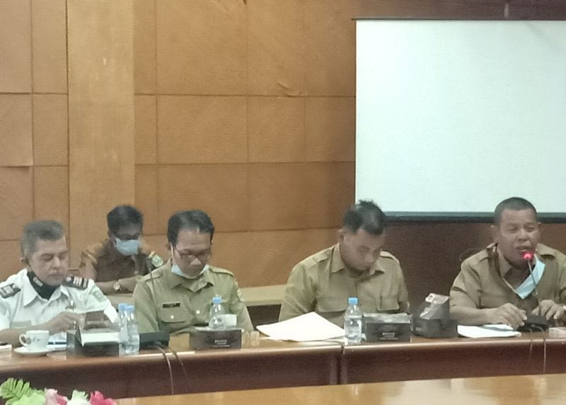 Truk ODOL PT TKWL Bikin Jalan Bungaraya Rusak Parah