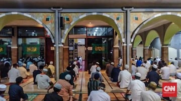 Pemerintah Pusat Izinkan Salat Tarawih dan Idulfitri di Masjid