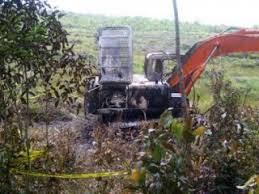 Dua Kendaraan Dibakar Sekelompok Orang di Kampar