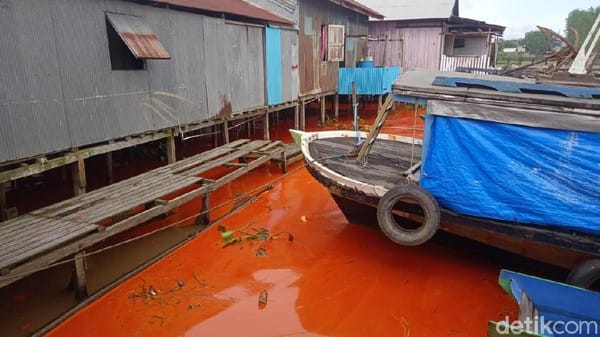 Kapal Muatan CPO Tenggelam, Air Sungai Mahakam Jadi Oranye