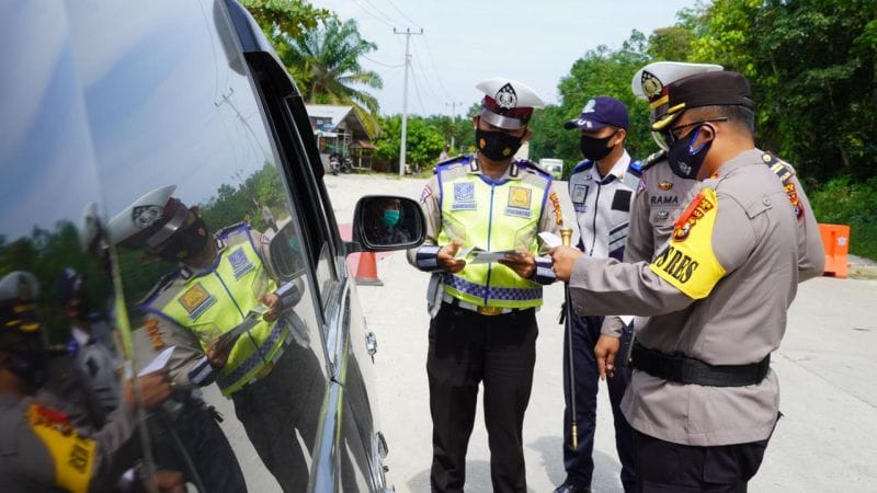 Nekat Mudik, Puluhan Kendaraan Diputar Balik di Pos Penyekatan Siak