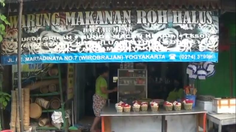 Di Pekuburan ini Ada Warung Makanan Roh Halus