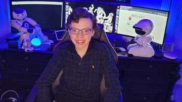 Bocah Ini Lulus SMA Sekaligus Tamat Kuliah di Waktu Bersamaan