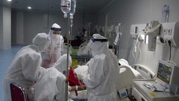 Internet Mati, Nakes Mengungsi Demi Input Data Covid