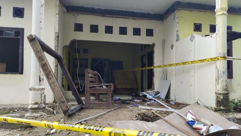 Delapan Warga Jadi Tersangka Pembakar Mapolsek