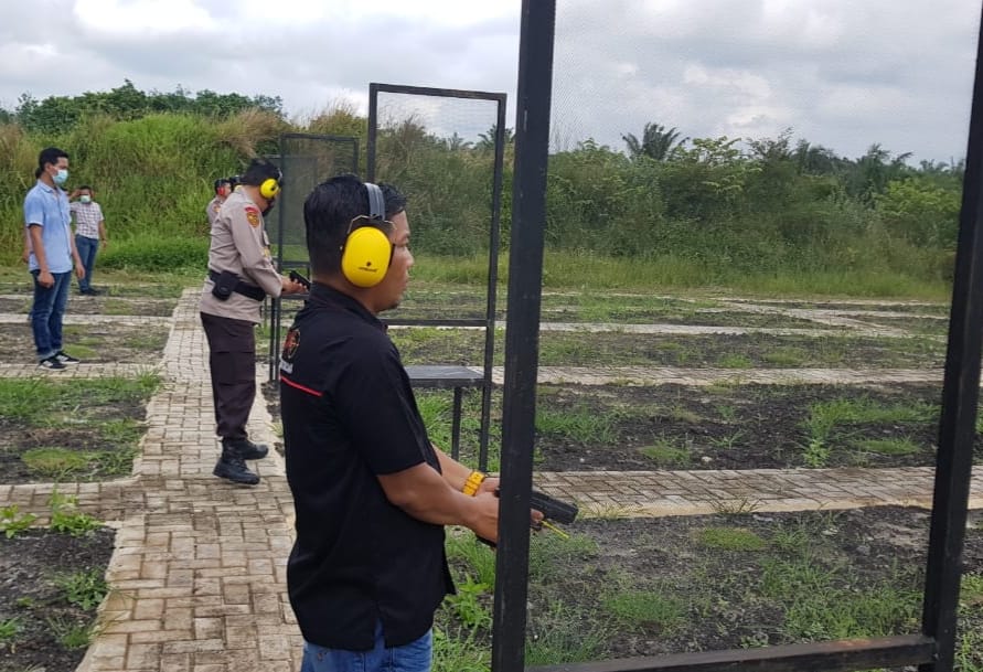 Letuskan Senpi Dibelakang Mapolres Siak, Azmi Bilang Gini