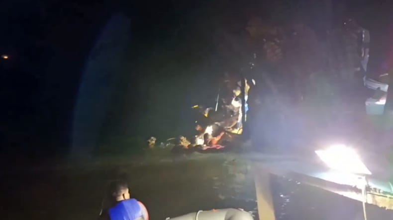 Dermaga Rubuh Saat Selfie, Lima Pengunjung Tewas di Danau Tandikek