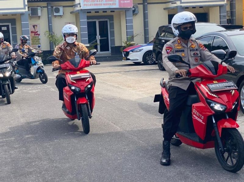 Ramah Lingkungan, Kapolda Babel Ajak Anggota Pakai Motor Listrik
