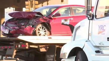 Gadis 9 Tahun bersama Adiknya Nyetir Mobil hingga Tabrak Truk