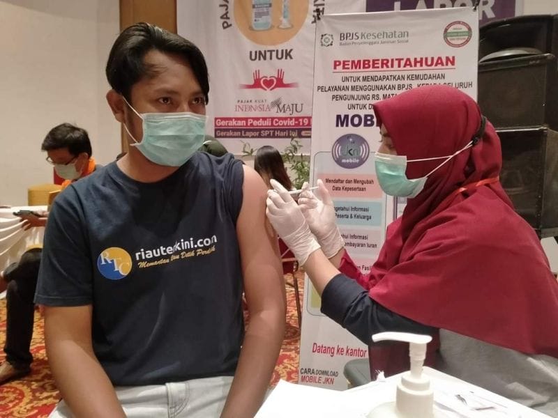 Warga Riau yang Tak Mau Divaksin Akan Kena Sanksi Administratif