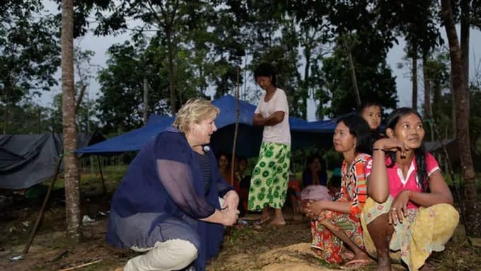 Tumit Erna dan Suku Anak Dalam