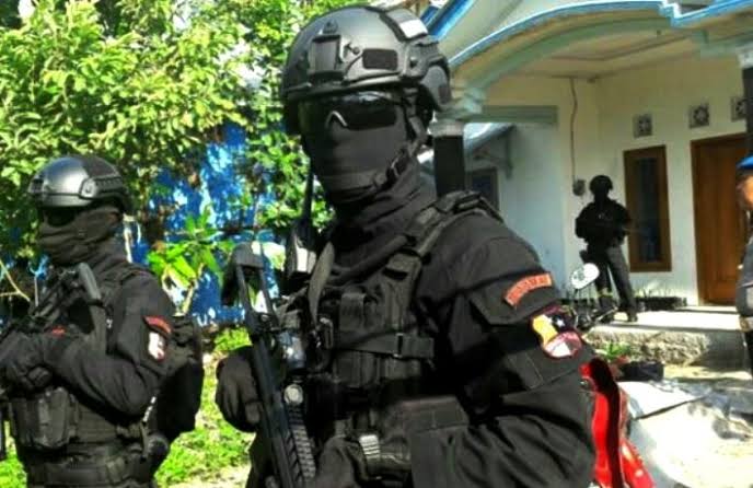 Densus 88 Tangkap 13 Terduga Teroris di Riau