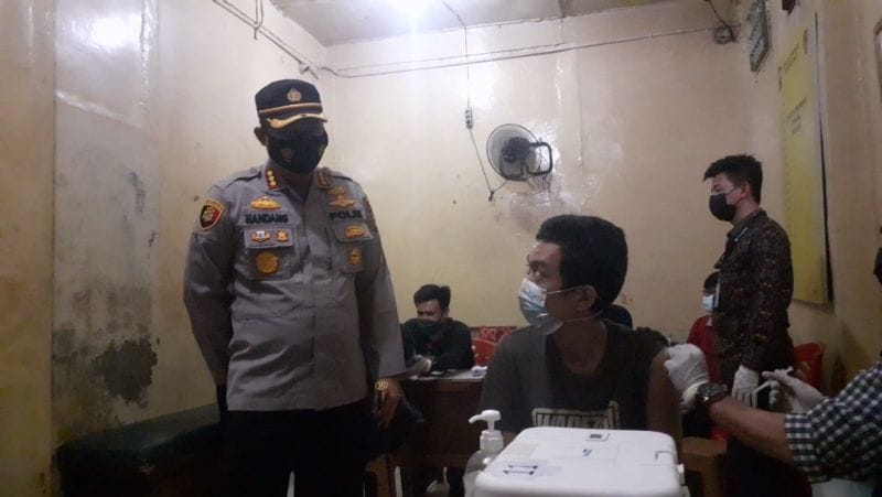 148 Tahanan Polresta Pekanbaru Jalani Vaksinasi Massal