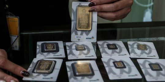 Harga Emas Turun Lagi, Dibanderol Rp940.000 per Gram