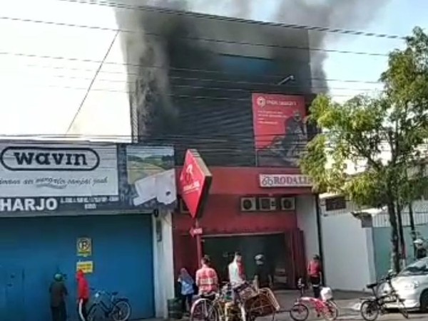 Korsleting Listrik, Pusat Toko Sepeda Ludes Terbakar