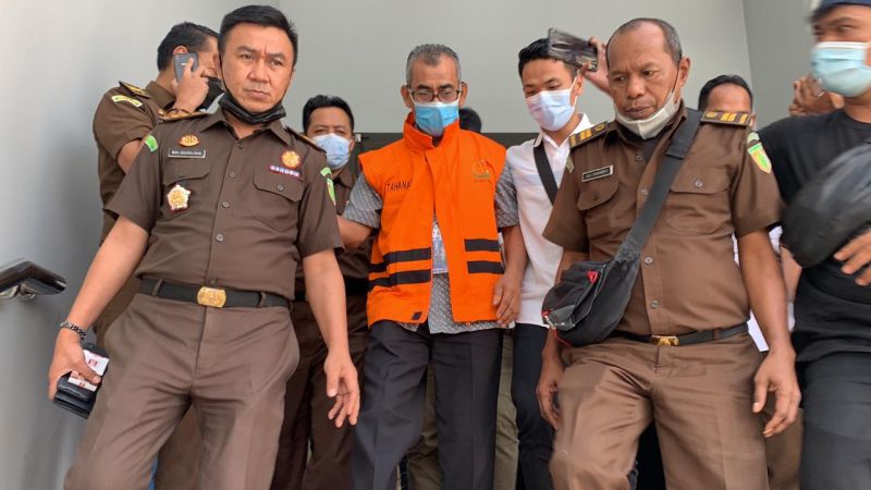 Mantan Bupati Kuansing Dijebloskan ke Penjara