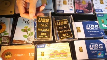 Harga Emas Turun 2 Persen Lebih, Saatnya Borong?