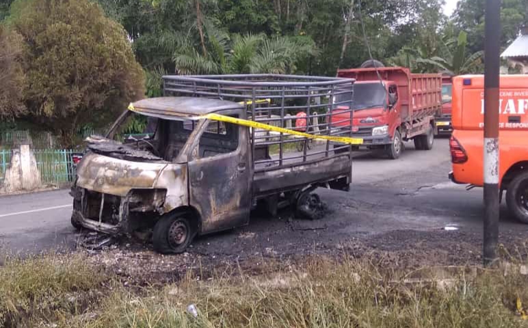 Mobil Pick Up Hangus Terbakar di Kampar, Ada 39 Jeriken Solar