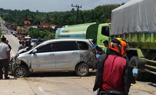 Ngeri, Tabrakan Beruntun di Pelalawan, Sopir Truk Kritis