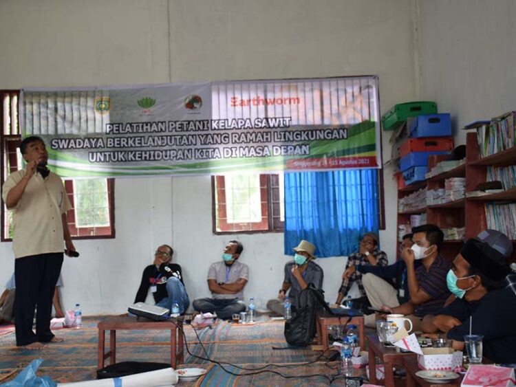 Petani Dilatih Pengelolaan Sawit Berkelanjutan
