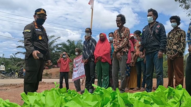 Suku Anak Dalam di Tebo Dapat Bantuan Sembako