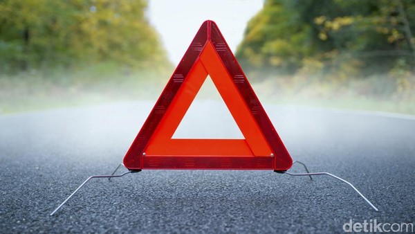 Pemotor Hindari Razia, Lawan Arus dan Tabrak Polisi