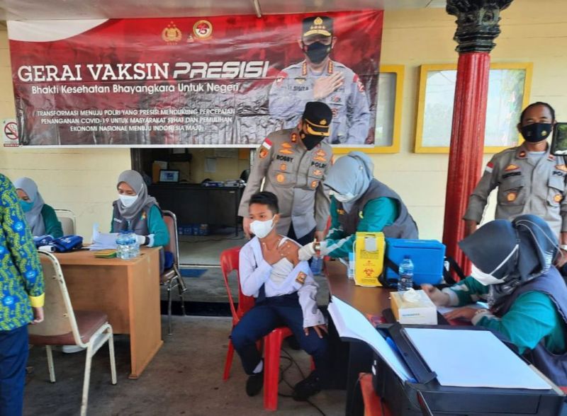 Anak-anak Sekolah di Dabo Singkep Divaksin Covid-19