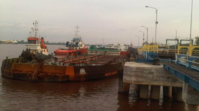 Hasil Uji Lab, Tumpahan CPO di Sungai Mentaya Tak Berbahaya