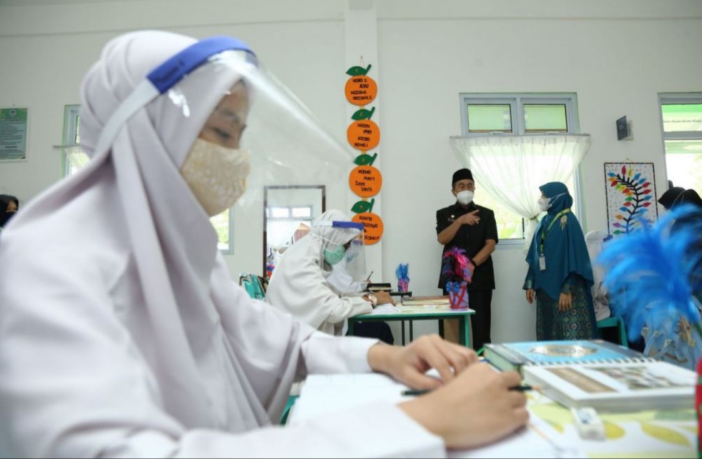 Ortu Siswa SMA di Riau Boleh Pilih, Belajar Daring atau Tatap Muka
