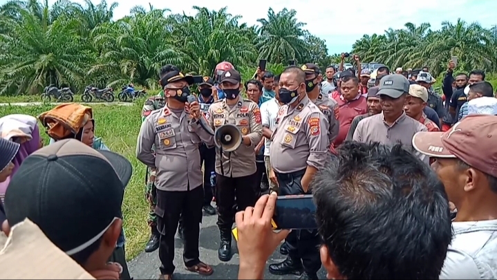 Tuntutan Ganti Rugi Mentok, Sawit Perusahaan Didodos Warga