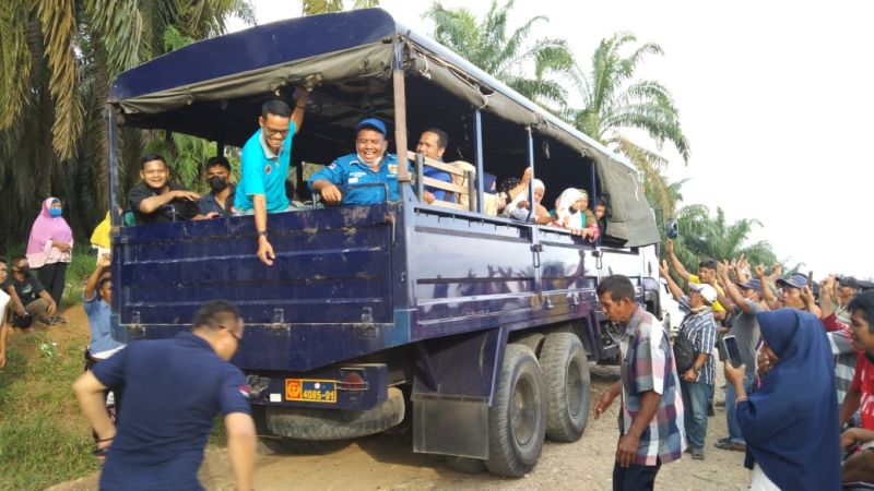 TNI AU Evakuasi Ratusan Anak Korban Konflik Buruh dengan Perusahaan