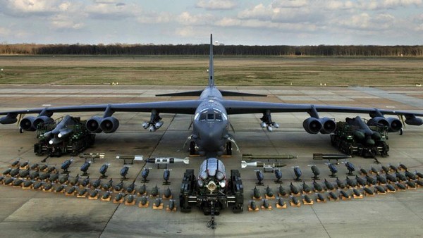 Pesawat Bom Amerika Nyaris Disergap Sukhoi Rusia di Udara