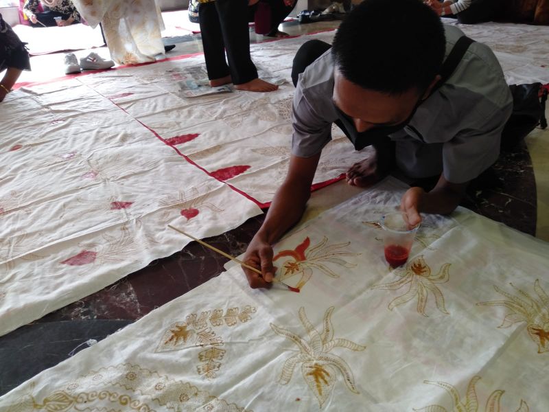 Batik Sawit Bukan Hanya Berbahan Sawit, Motifnya Juga Sawit