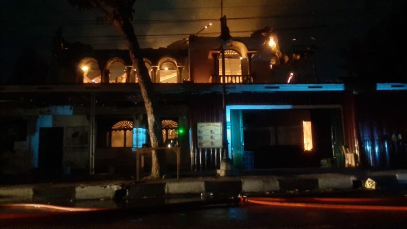 Rumah Legend di Pekanbaru Terbakar, Puluhan Kucing Anggora Terjebak