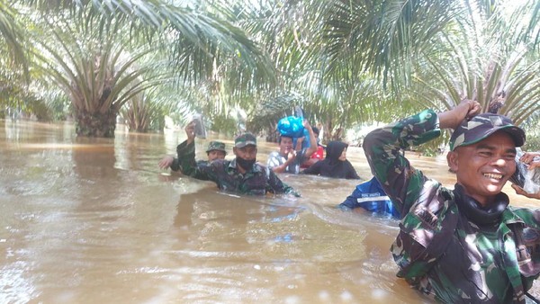 Banjir Kuras Kantong Petani Sawit di Sumsel