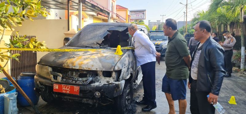 Mobil Kepala Keamanan Lapas Pekanbaru Dibakar OTK