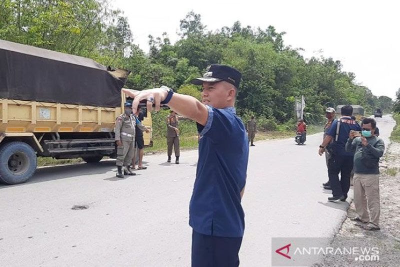 Bupati Ini Tahan Belasan Truk Angkutan Sawit, Kenapa?