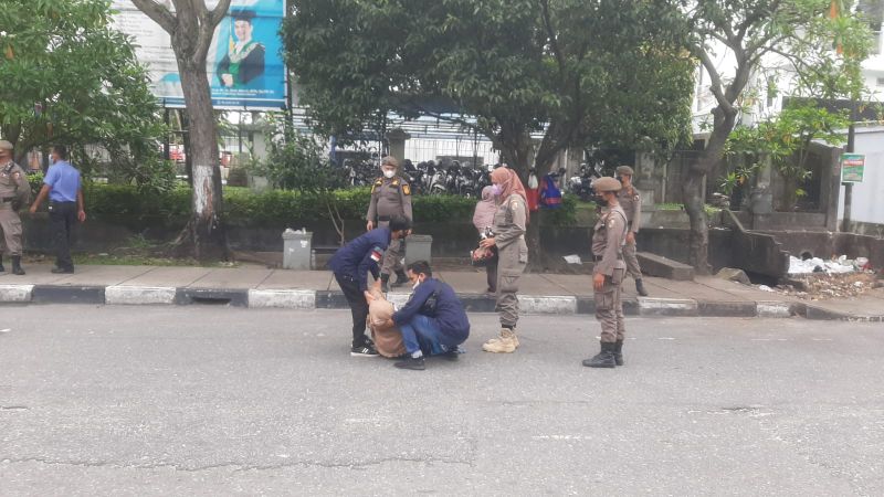 Drama Pengemis saat Dibawa Satpol PP Pekanbaru, Pingsan hingga Lupa Ingatan