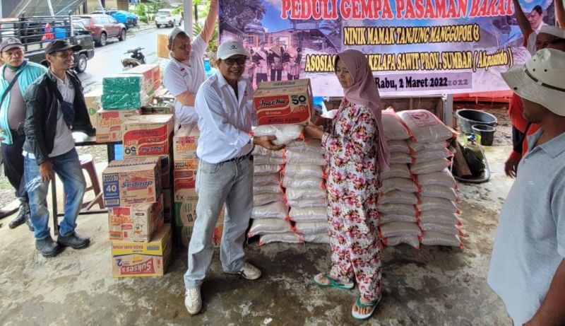 Dari Sawit untuk Korban Gempa Pasaman Barat