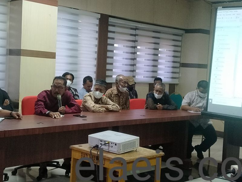 Dituding Memihak Perusahaan, Masyarakat Minta  Bupati Copot Sekda