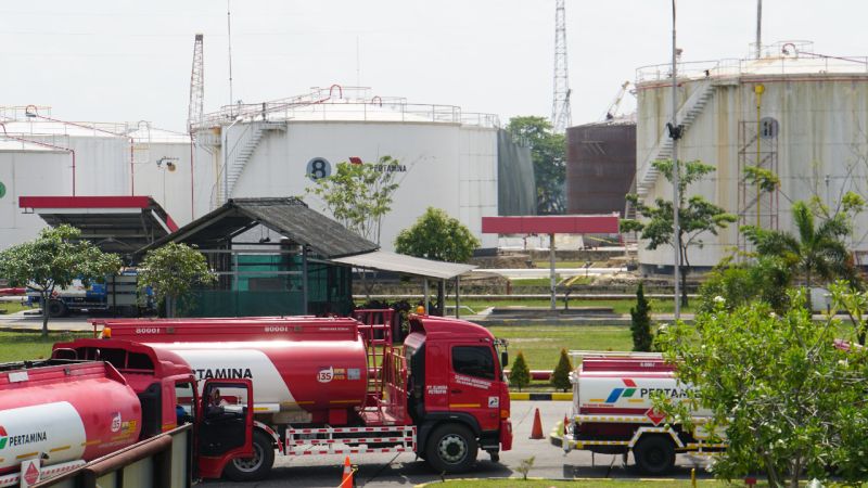 Pertamina Sebut Stok Solar Aman, Padahal Antrean Selalu Panjang