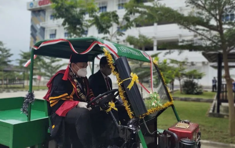 Mobil Desa Berbahan Bakar Minyak Sawit Murni, Buatan Indonesia