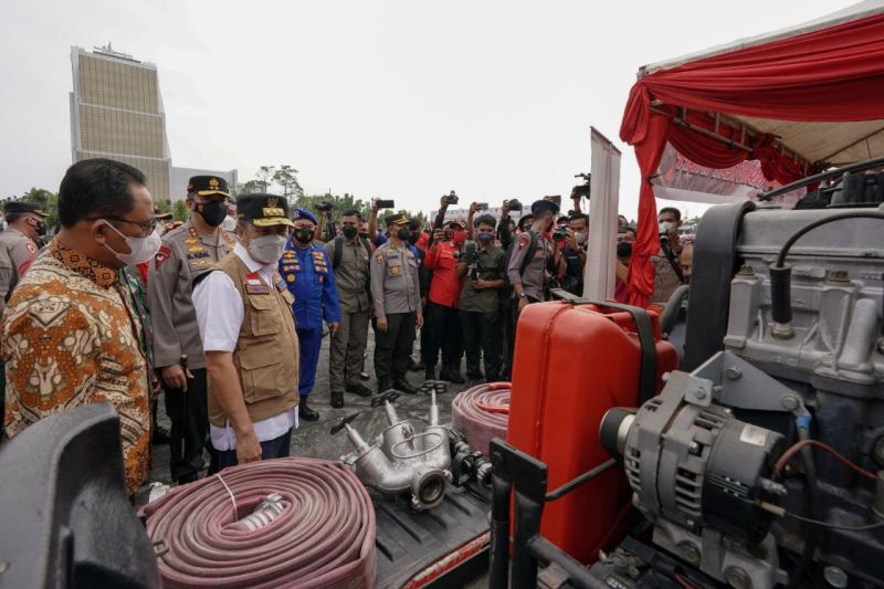 Gubernur Riau Kembali Tawari Warga Pakai Eskavator untuk Buka Lahan