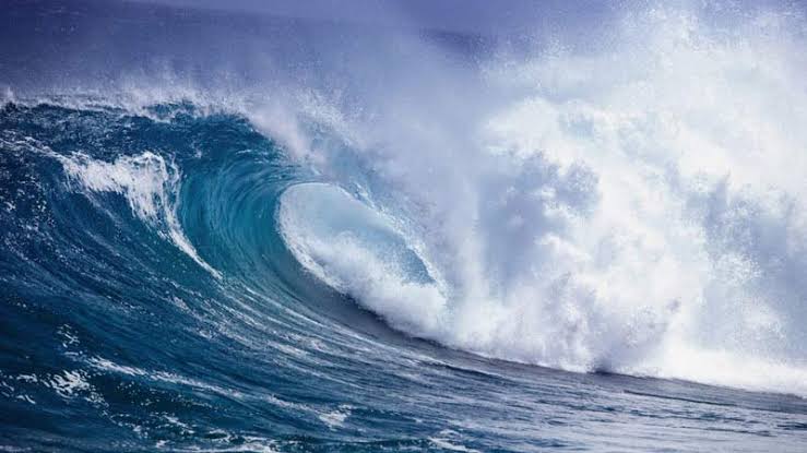 Gelombang Tinggi di Laut Natuna Utara, Nelayan Diimbau Waspada