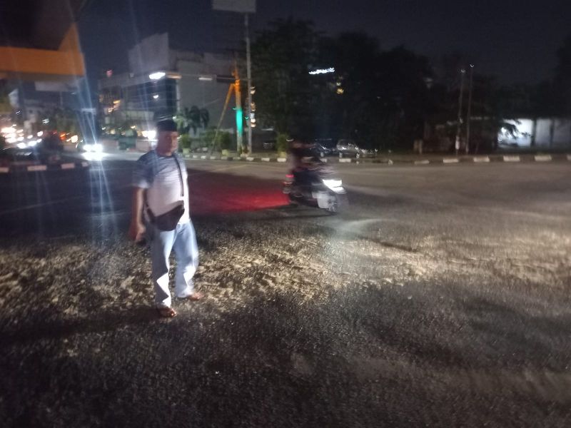 Solar Tumpah di Jalan Sudirman Pekanbaru, Pemotor Bergelimpangan