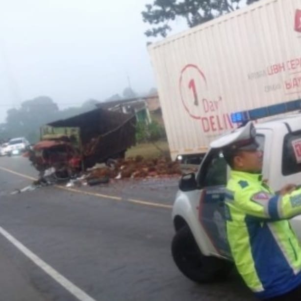 Truk Sawit vs Truk Kargo, Sopir Meninggal di TKP