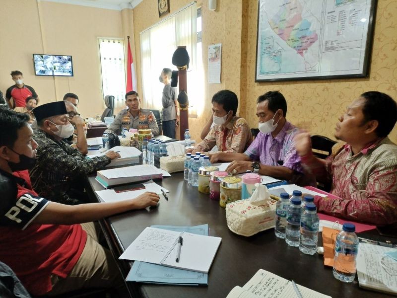 Masyarakat Bengkulu Utara Tolak Hasil Mediasi dengan PT BRS, Kapolres: Terima Aja!