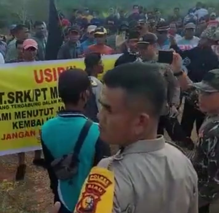 Demo Masyarakat Ricuh, Gedung Workshop Perusahaan Terbakar