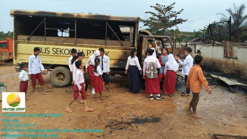 Bus Sekolah Terbakar Saat Ada Demo, Siswa Terpaksa Libur