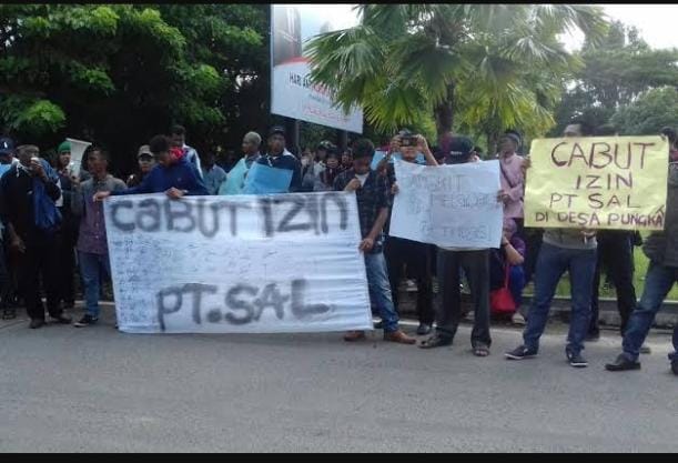 Masyarakat Tuntut Perusahaan Kembalikan Lahan dan Bangun Kebun Plasma